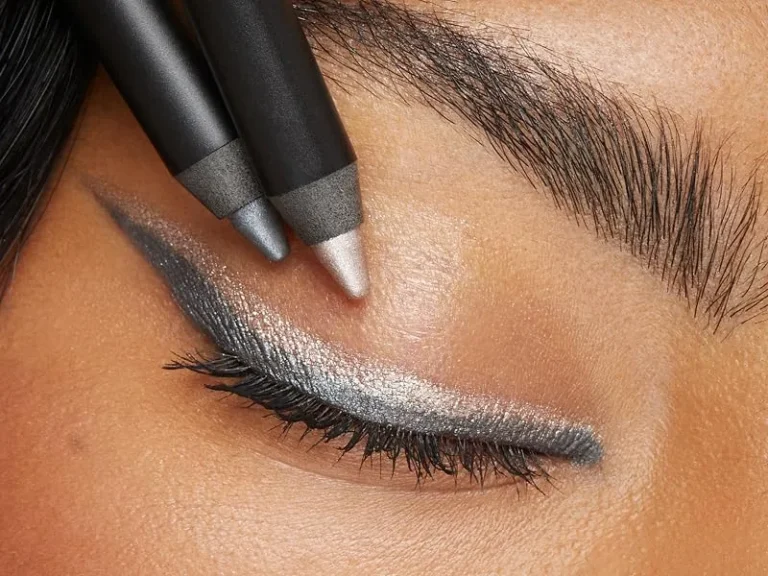 How can I make eyeliner last all day?