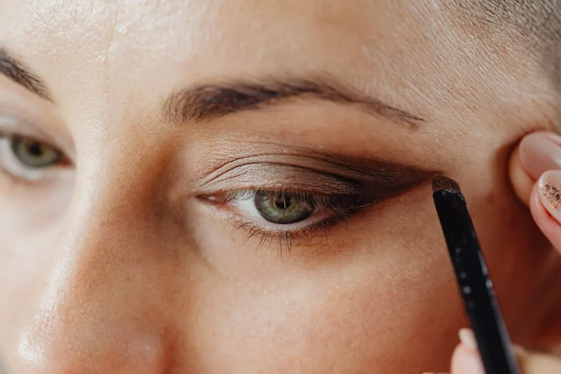 How can I make eyeshadow last longer?