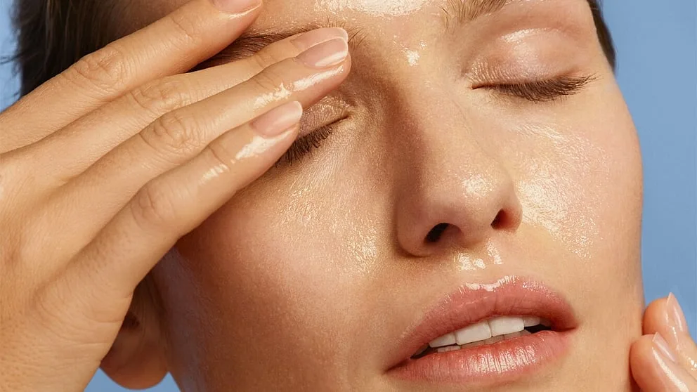 How can I remove sunscreen from my face?
