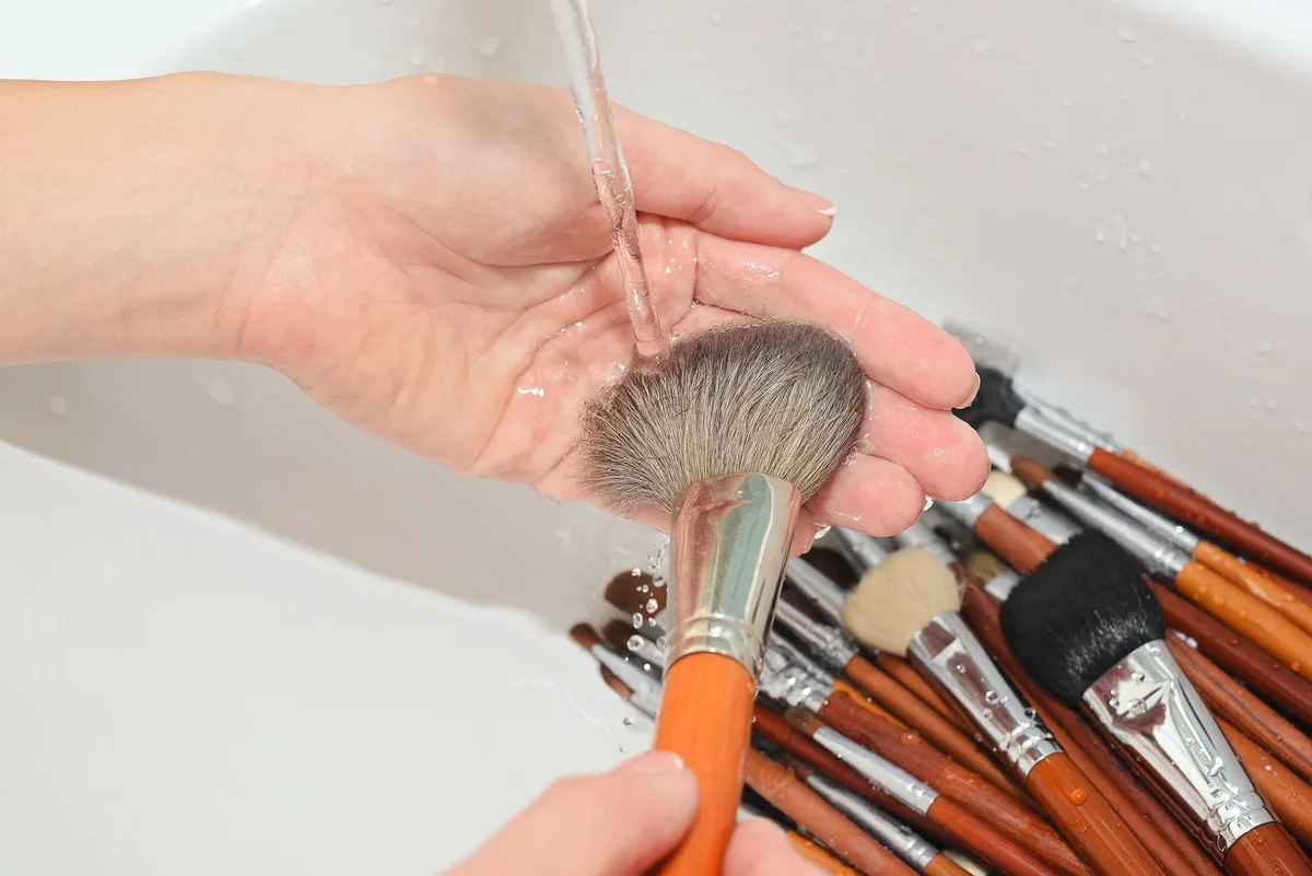 Makeup Brushes & Sponges: Your Weekly Wash List