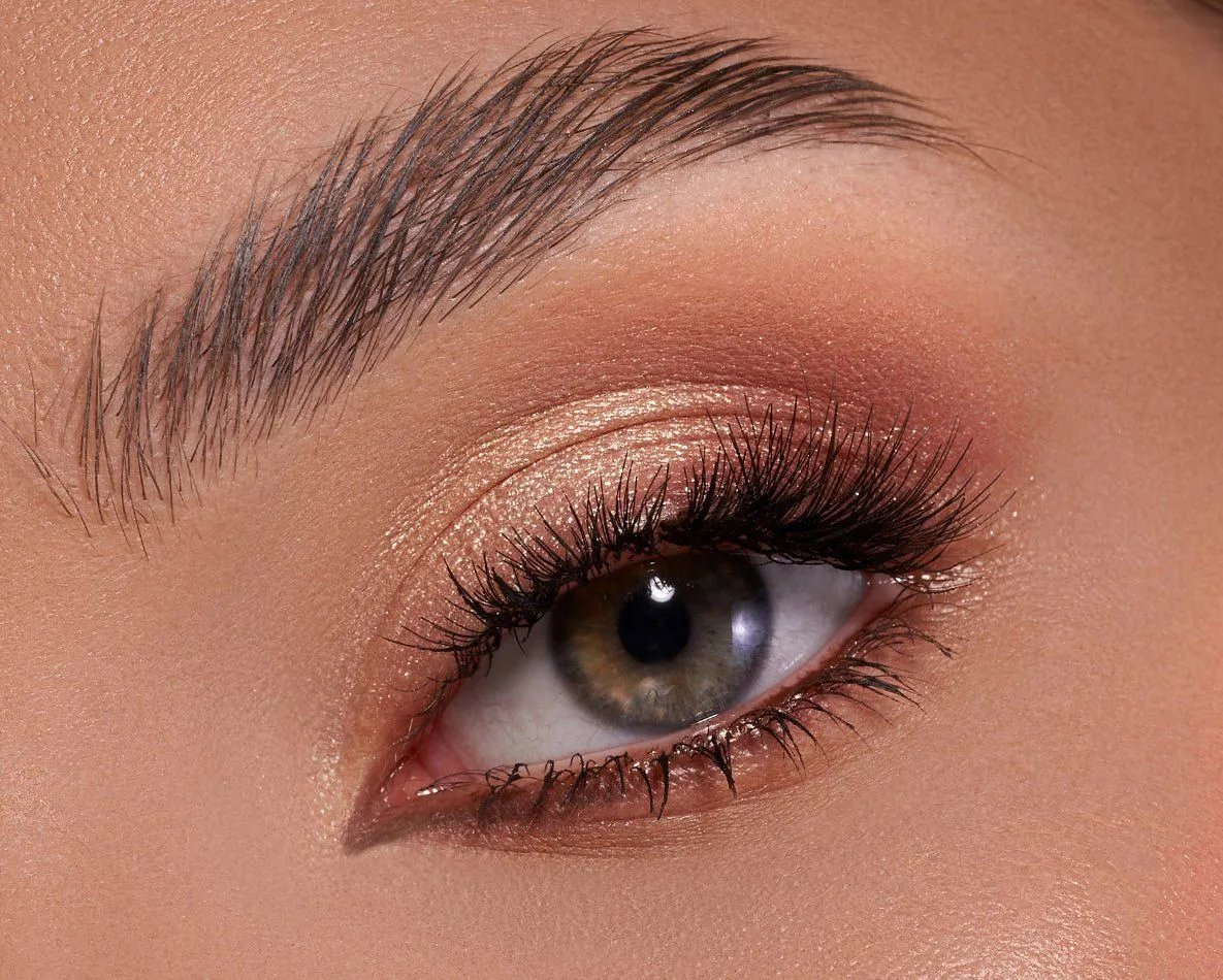 What is the easiest eyeshadow look?